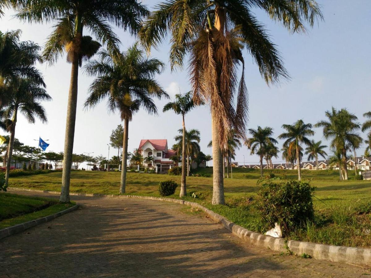 Villa Malang Puncak Buring Exteriör bild