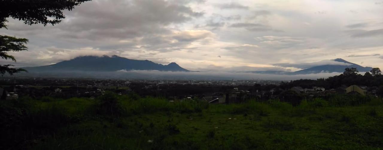 Villa Malang Puncak Buring Exteriör bild