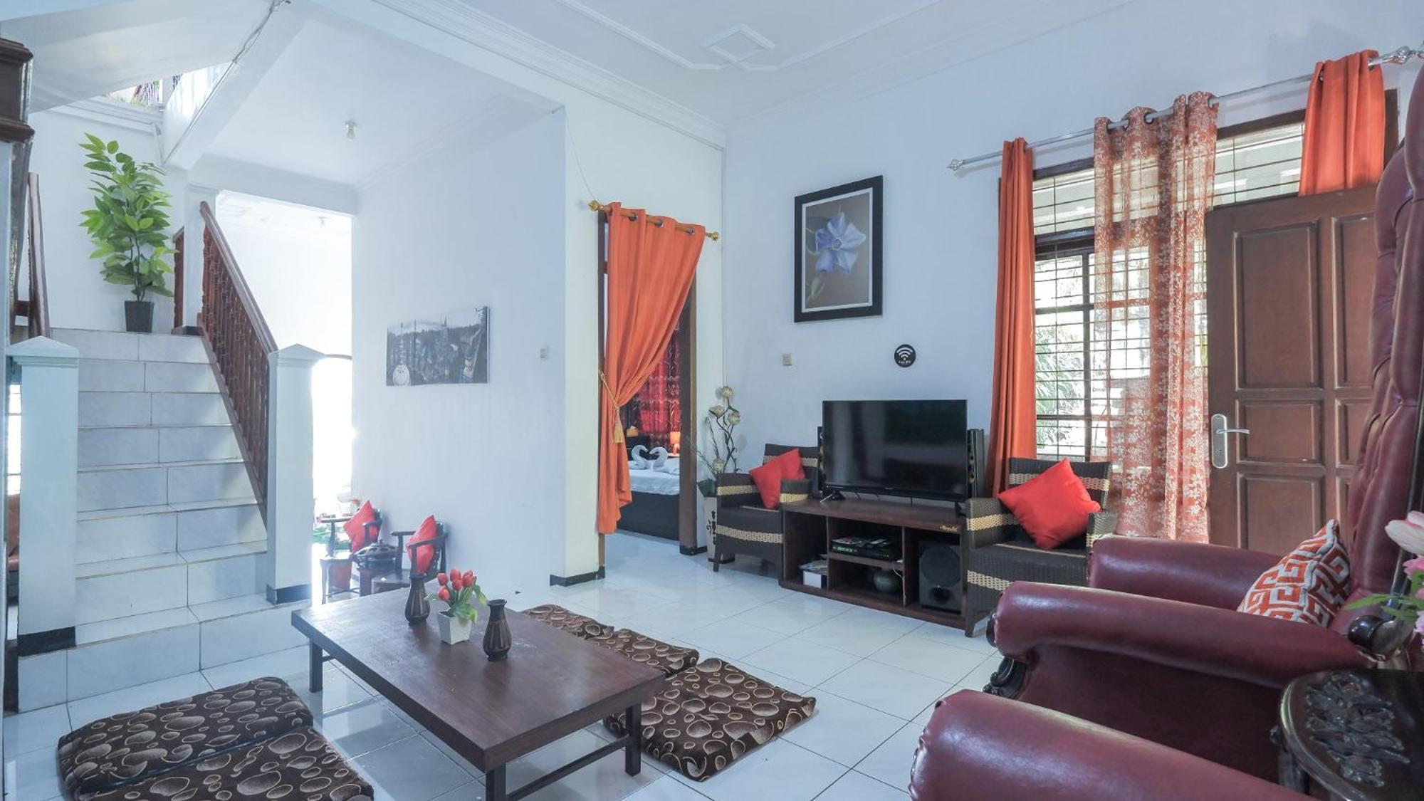 Villa Malang Puncak Buring Exteriör bild