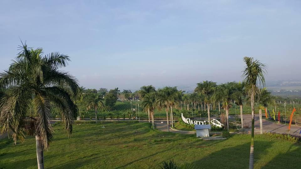 Villa Malang Puncak Buring Exteriör bild
